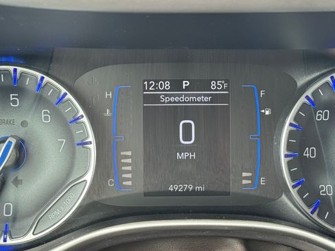 Used 2018 Chrysler Pacifica Touring-L image 20