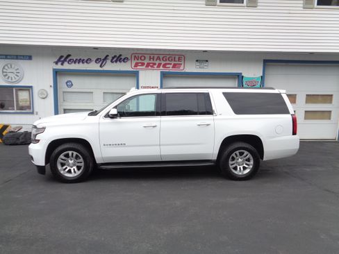 Used 2018 Chevrolet Suburban 4WD LT image 3