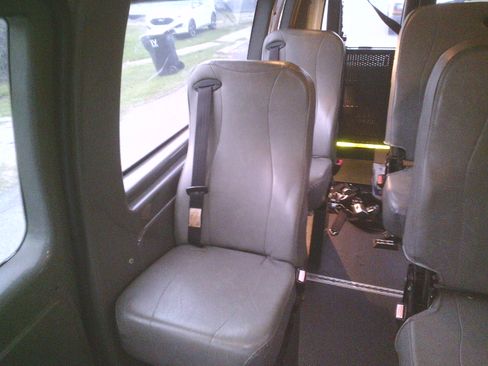 Used 2009 Ford E-250 and Econoline 250 Club Wagon image 11