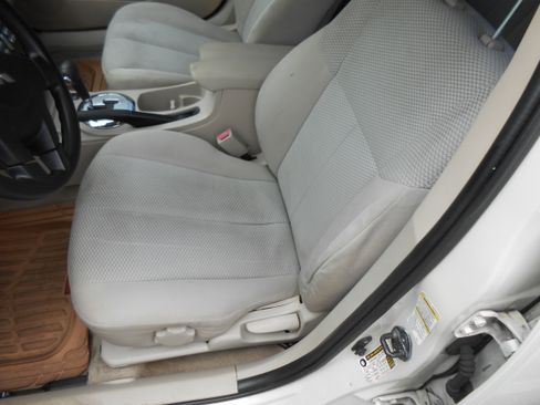 Used 2008 Mitsubishi Galant ES image 9