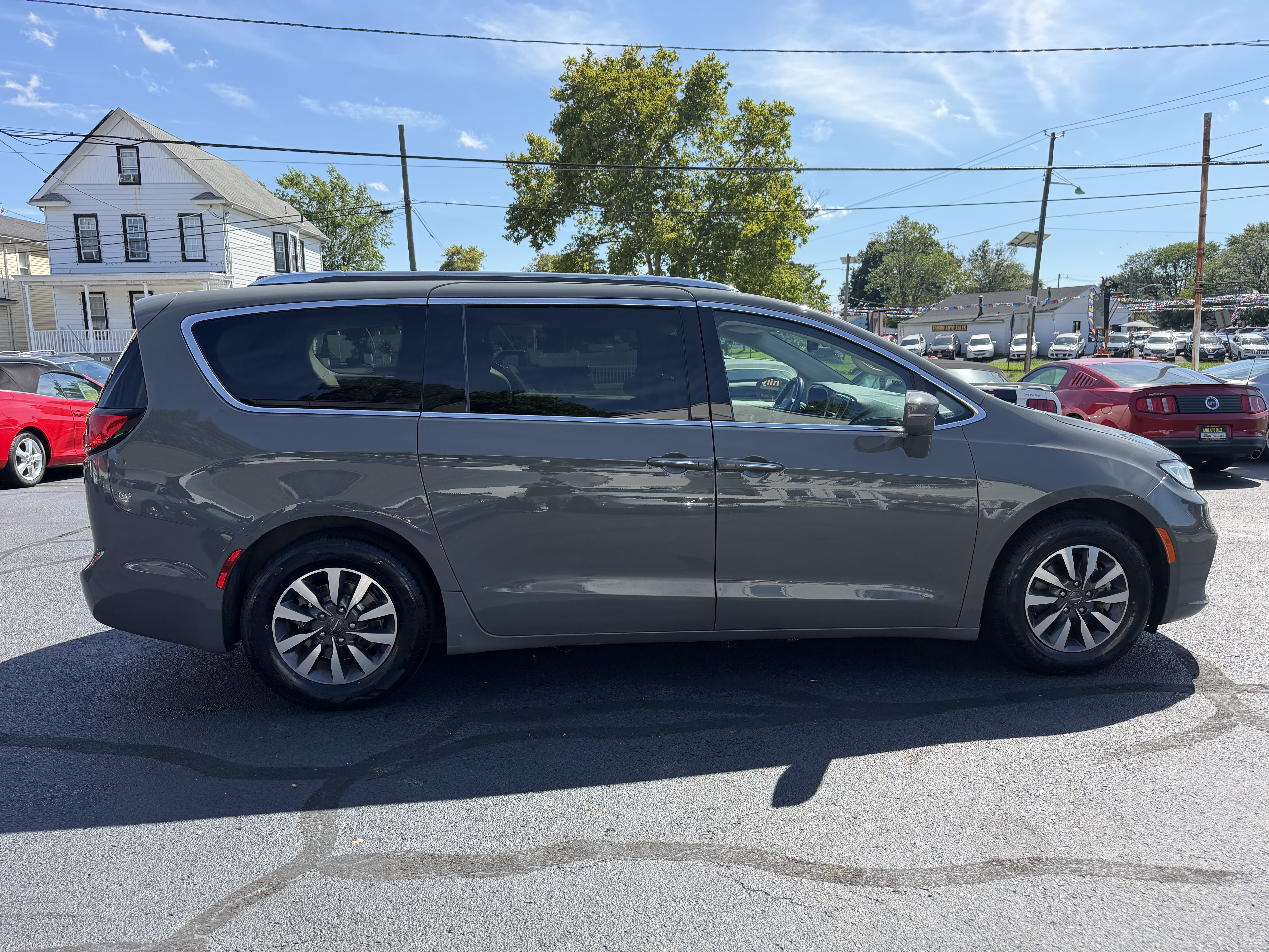 Used 2021 Chrysler Pacifica Touring-L FWD image 31