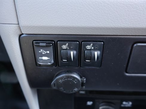 Used 2016 Toyota Sienna XLE Premium image 22