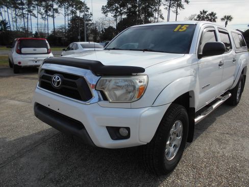 Used 2015 Toyota Tacoma PreRunner image 2