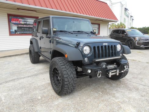 Used 2017 Jeep Wrangler Unlimited Sport AWD/4WD image 3