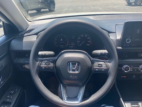 Used 2025 Honda CR-V AWD LX image 9
