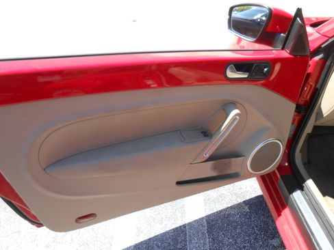 Used 2012 Volkswagen Beetle 2.5 image 9