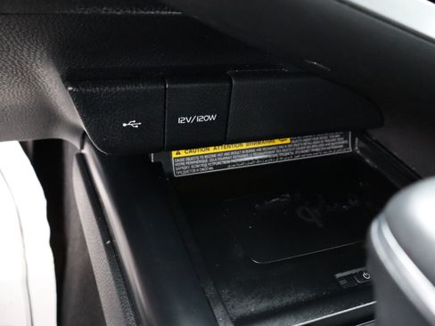 Used 2020 Toyota Camry XLE image 29