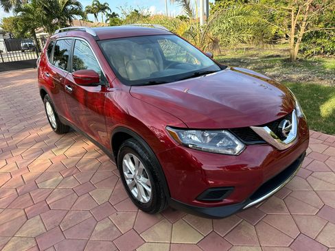 Used 2016 Nissan Rogue SV image 3