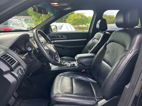 Used 2016 Ford Explorer 4WD XLT image 24