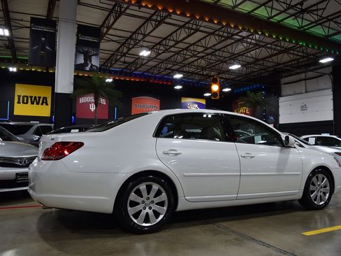 Used 2006 Toyota Avalon XLS image 14