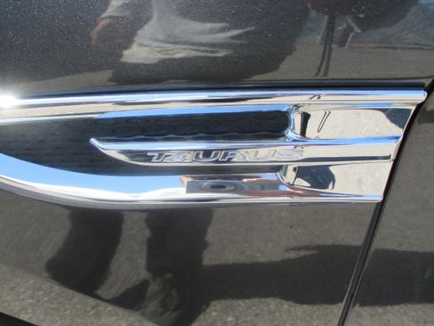 Used 2015 Ford Taurus SEL image 7