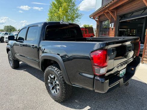 Used 2018 Toyota Tacoma 4x4 Double Cab image 3