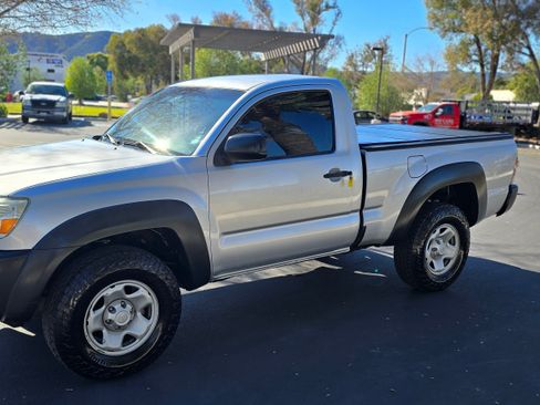 Used 2011 Toyota Tacoma Off-Road image 31