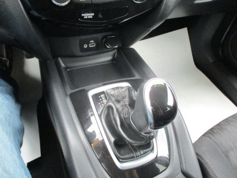 Used 2020 Nissan Rogue FWD SV 2.5L 4-Cyl SUV image 51
