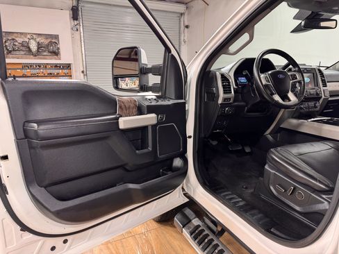 Used 2018 Ford F250 Lariat image 11