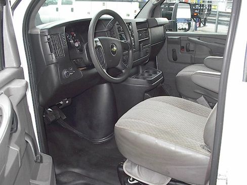 Used 2015 Chevrolet Express 3500 image 14