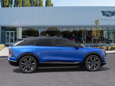 New 2025 Cadillac Optiq Luxury 2 image 5