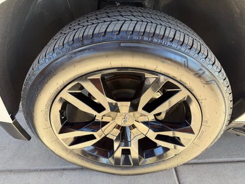 Used 2018 Chevrolet Suburban Premier image 22