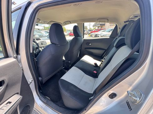 Used 2012 Toyota Yaris 4-Door Hatchback FWD image 19