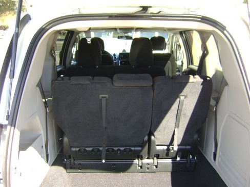 Used 2017 Dodge Grand Caravan SE image 9