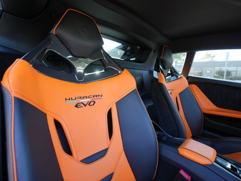 Used 2020 Lamborghini Huracan EVO image 15