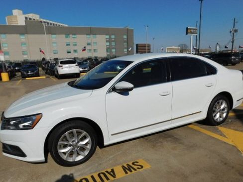 Used 2017 Volkswagen Passat 1.8T S image 3
