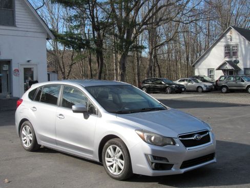 Used 2016 Subaru Impreza 2.0i Premium image 11