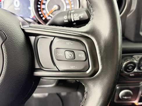 Used 2021 Jeep Gladiator Willys image 15