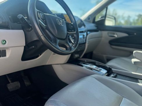 Used 2019 Honda Pilot Touring image 5