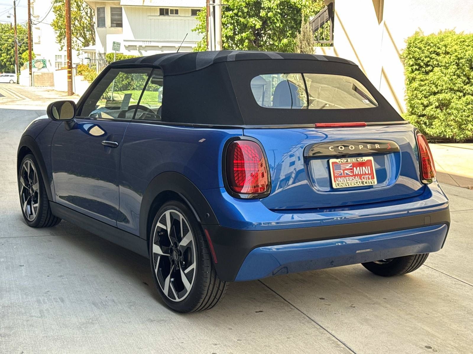 Used 2025 MINI Cooper S FWD image 3