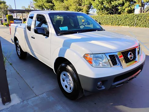 Used 2014 Nissan Frontier image 1