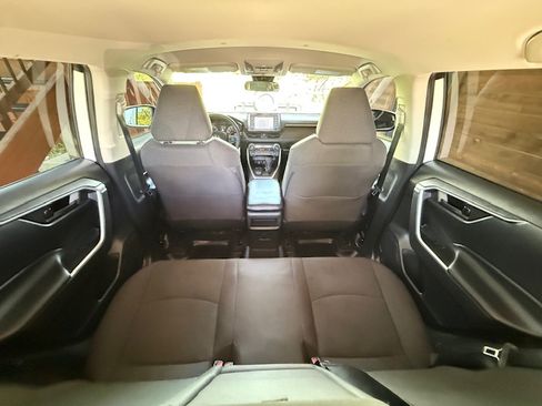 Used 2019 Toyota RAV4 AWD LE image 19