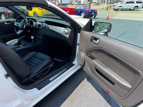 Used 2007 Ford Mustang GT Premium Convertible RWD image 12