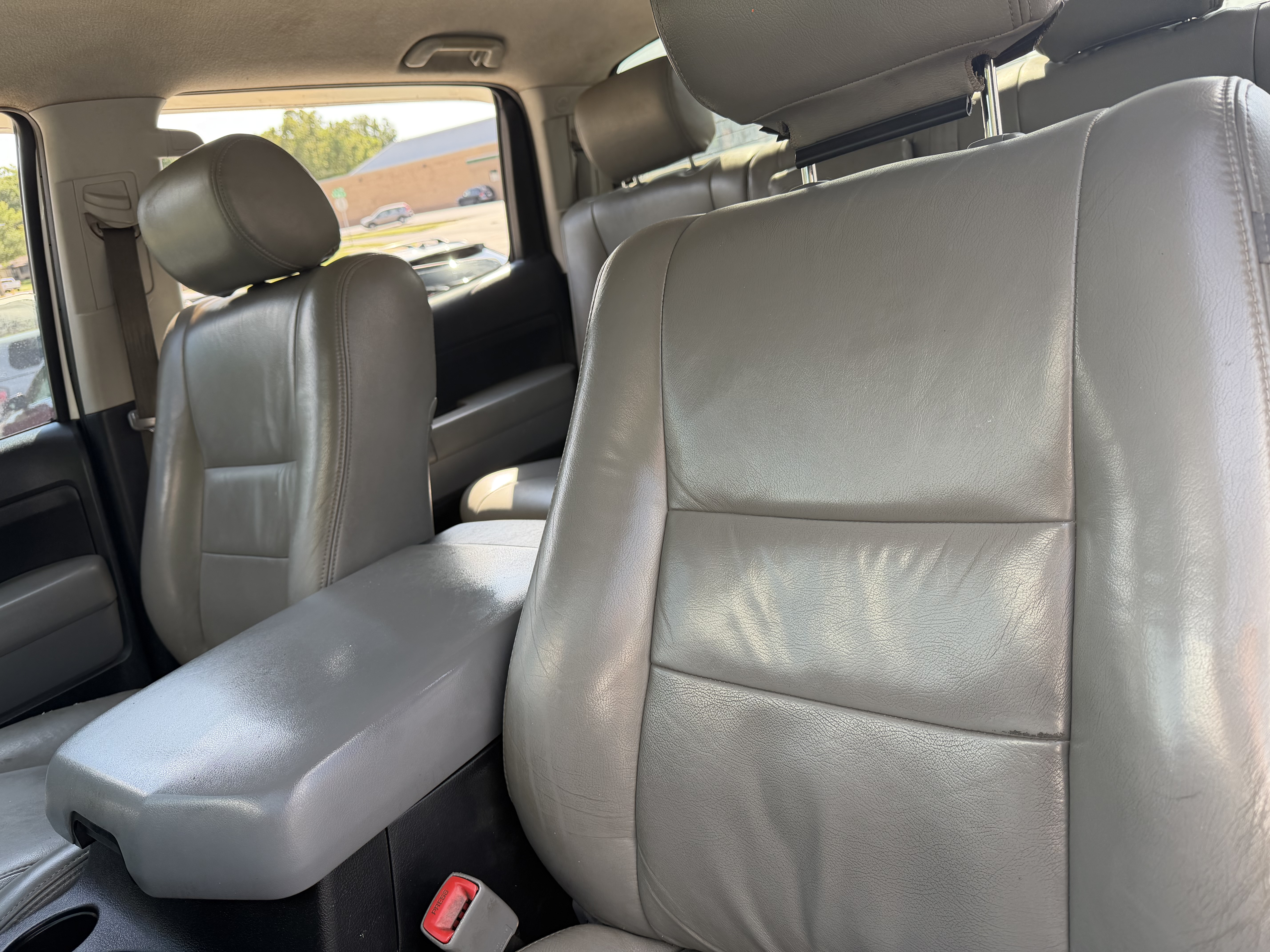 Used 2011 Toyota Tundra 4x4 CrewMax image 11