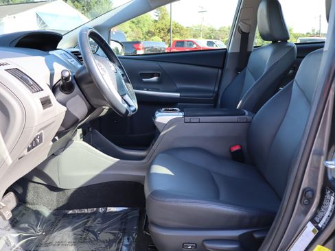 Used 2014 Toyota Prius V Five Wagon 4D FWD image 9
