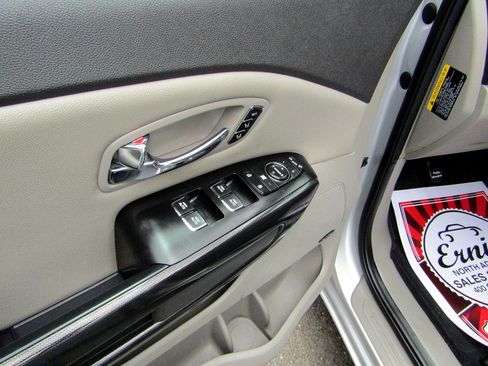 Used 2016 Kia Sedona SX FWD image 17