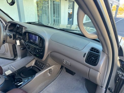 Used 2005 Toyota Sequoia SR5 image 32