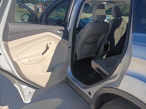 Used 2018 Ford Escape SE image 12