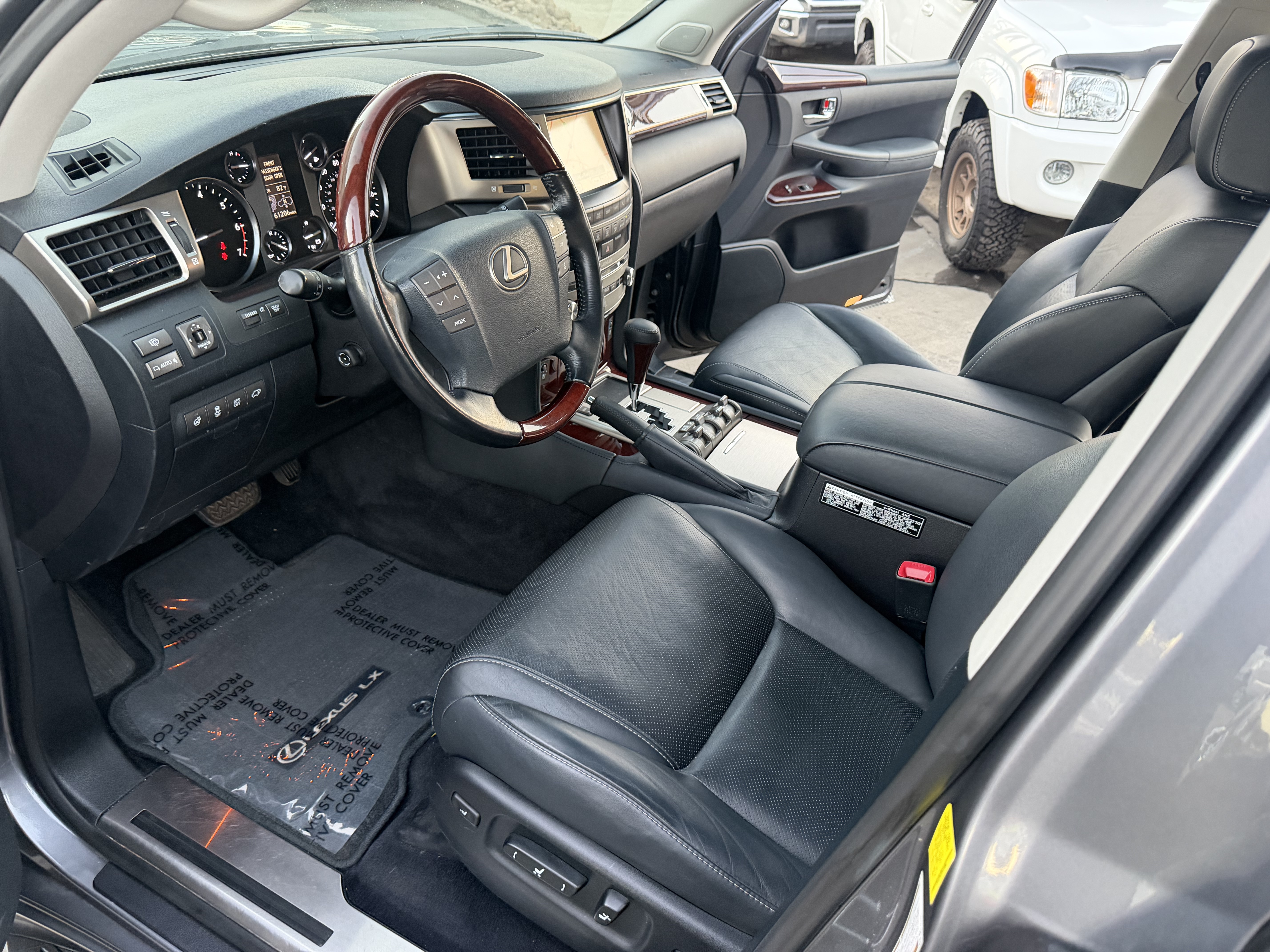 Used 2015 Lexus LX 570 4WD image 27