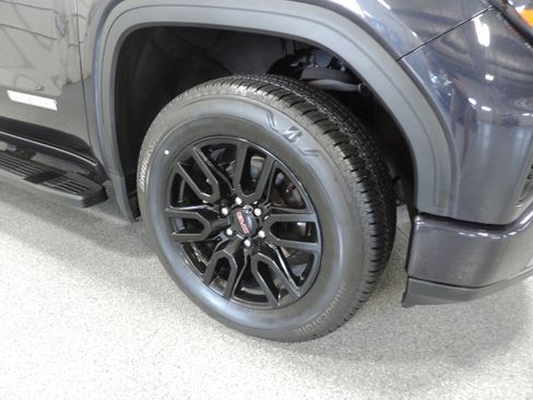 Used 2023 GMC Sierra 1500 4WD Crew Cab Elevation image 14