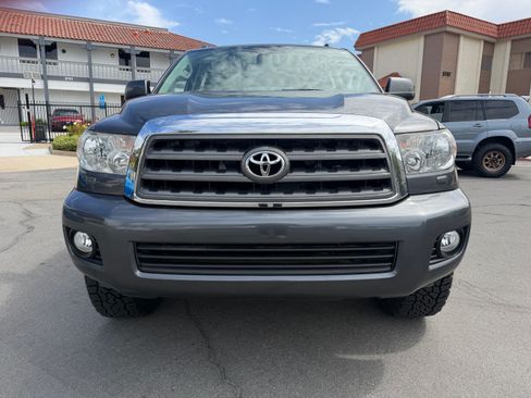 Used 2015 Toyota Sequoia 4WD SR5 image 6
