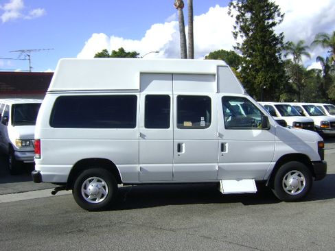 Used 2013 Ford E-350 and Econoline 350 XL image 2