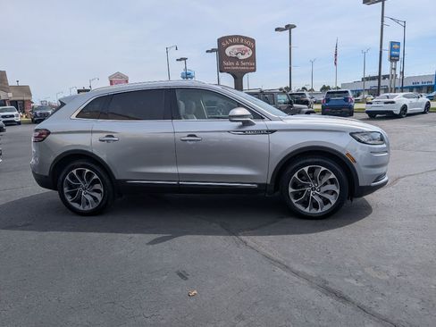 Used 2022 Lincoln Nautilus Reserve image 4