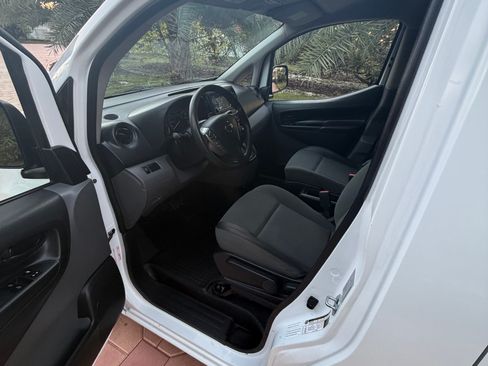 Used 2018 Nissan NV200 SV image 5