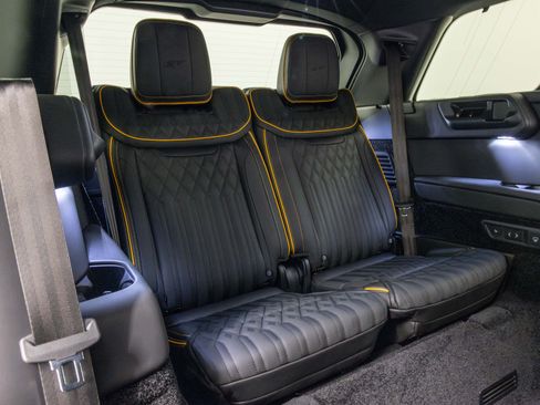 Used 2025 Land Rover Range Rover SE image 32