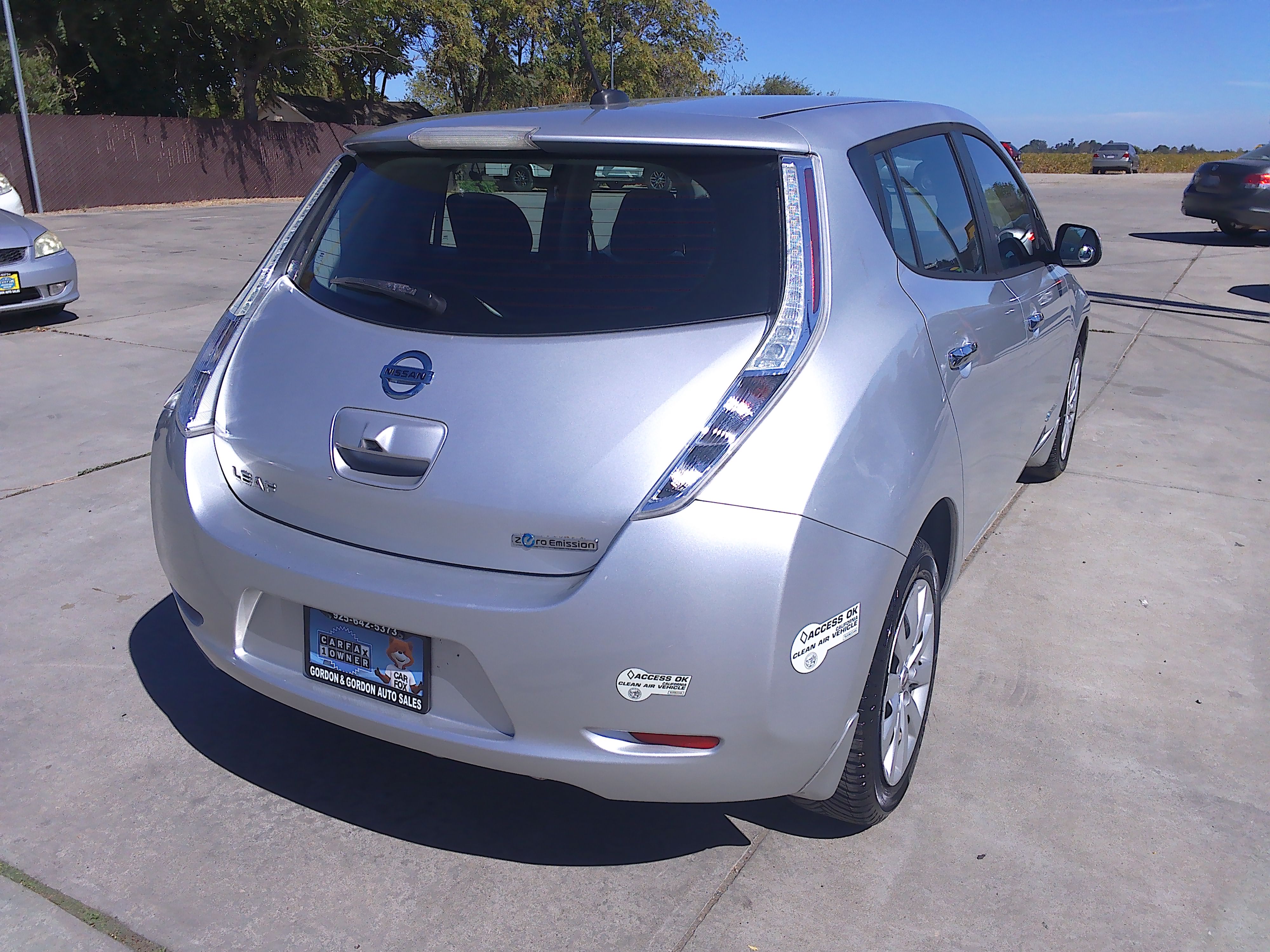 Used 2015 Nissan Leaf S FWD image 4