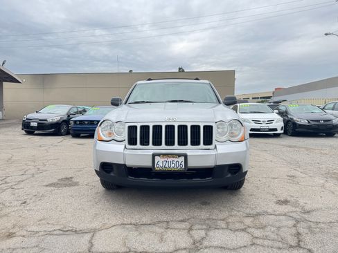 Used 2009 Jeep Grand Cherokee Laredo image 2