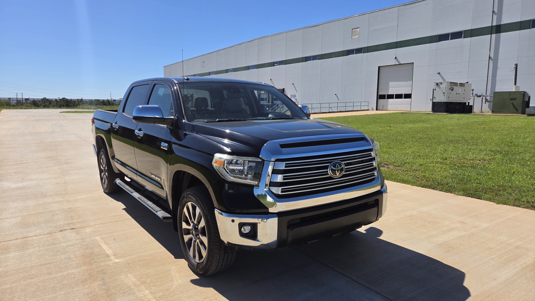 Used 2018 Toyota Tundra 4x4 CrewMax Limited image 6