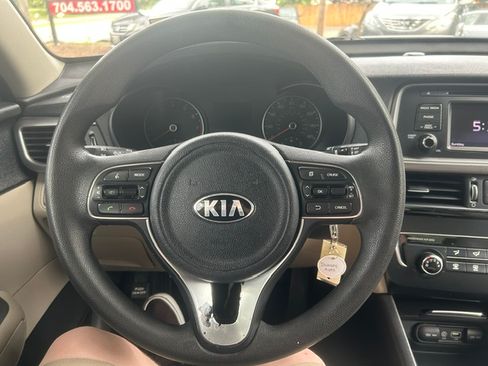 Used 2017 Kia Optima LX FWD image 11