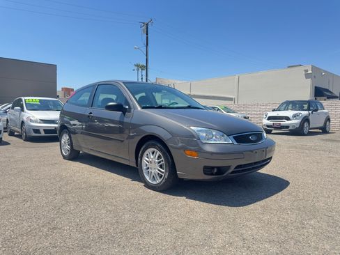 Used 2005 Ford Focus ZX3 Hatchback FWD image 11